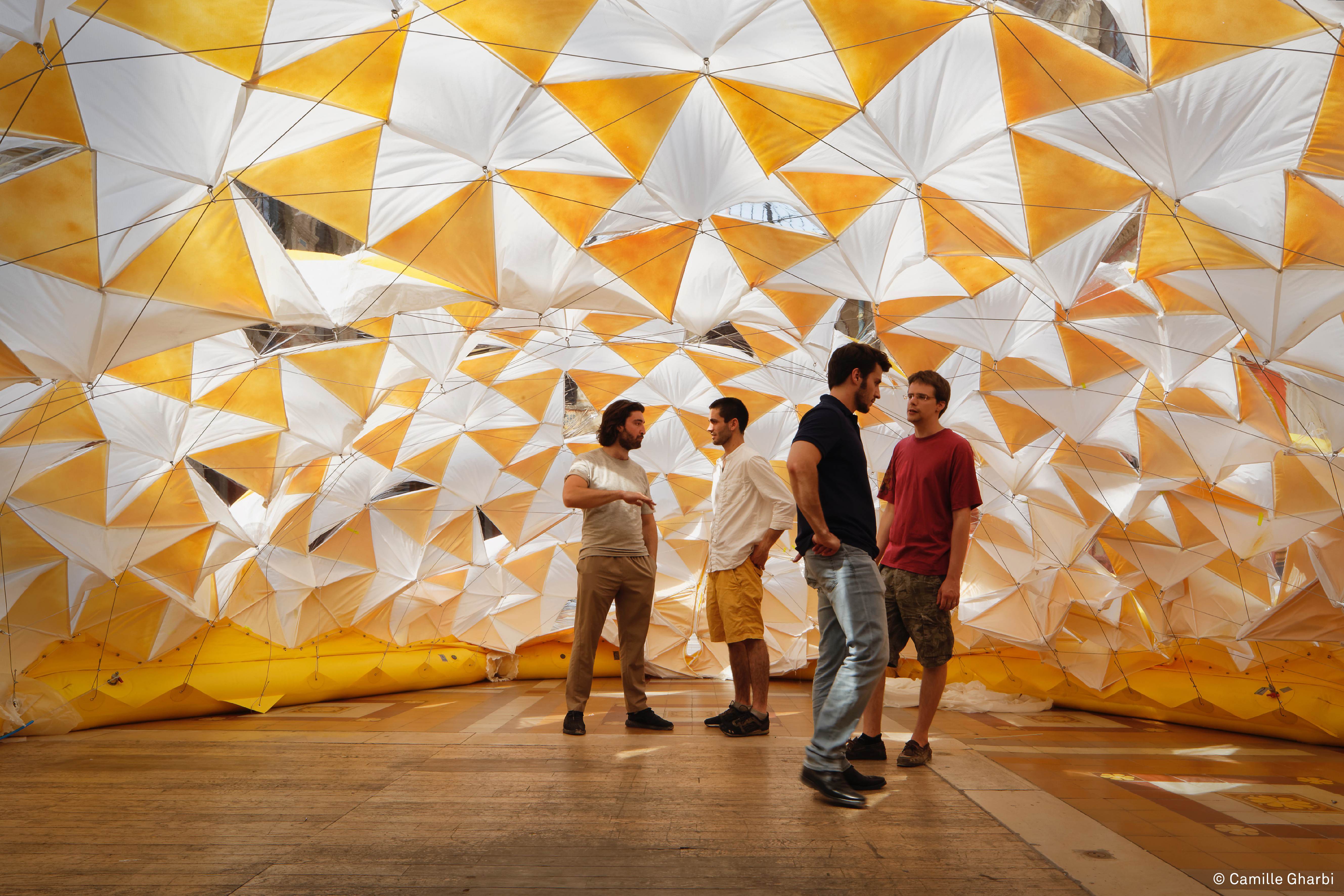 Vue intérieure de l'installation artistique gonflable Diodon aux Beaux-Arts de Paris en 2017
